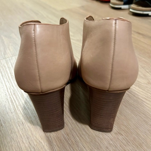Vince Camuto Peep-Toe Ankle Booties Sz 7.5 - Picture 3 of 4